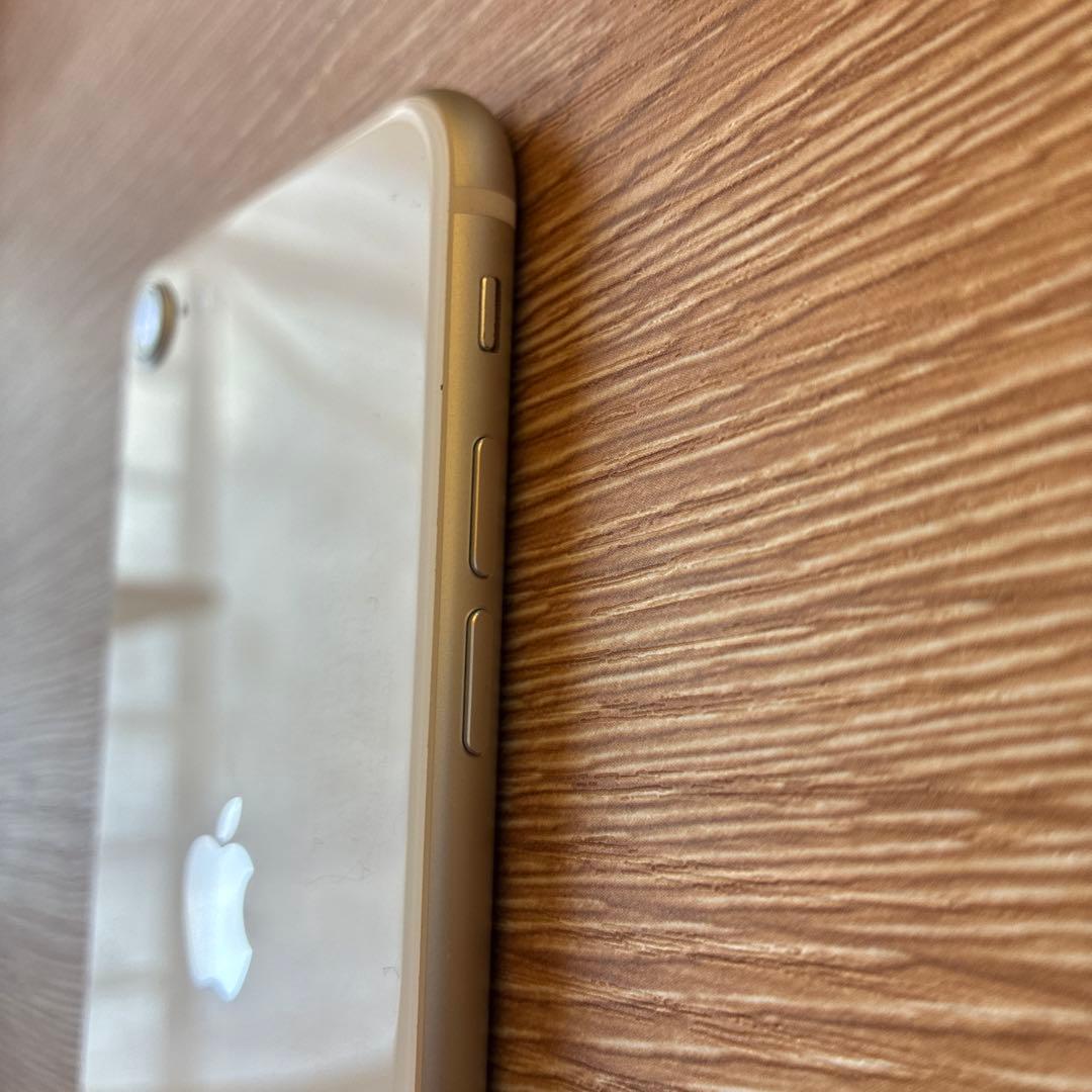 iPhone se 第2世代　64GB ケース付き