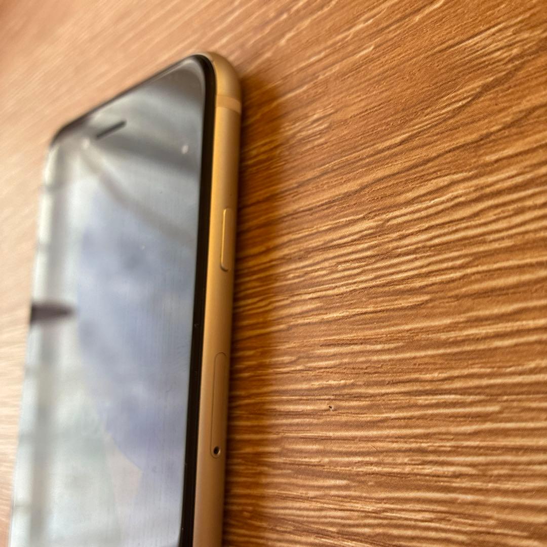 iPhone se 第2世代　64GB ケース付き