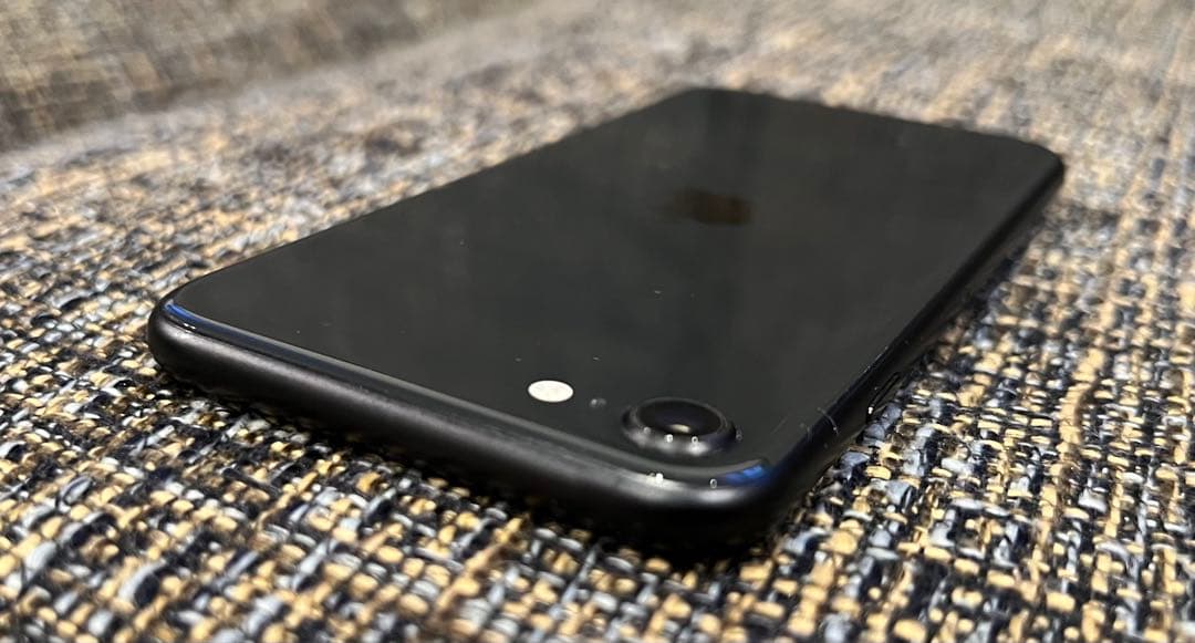 iPhone SE 第二世代　本体　黒　64GB