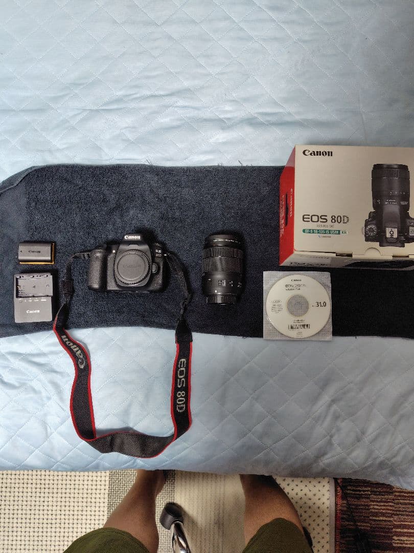 Canon EOS 80D デジタル一眼レフ 本体とレンズ付き
