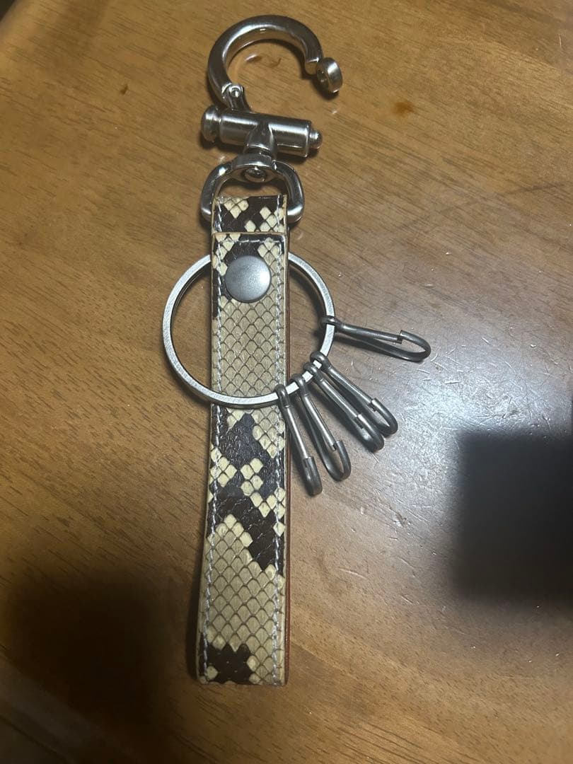 【完売品】エンダースキーマ パイソン キーリング キーフロック