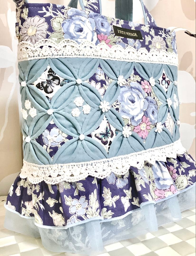 ゆみ❣️ カテドラルウィンドウ リバティ ローズエレン 手刺繍薔薇