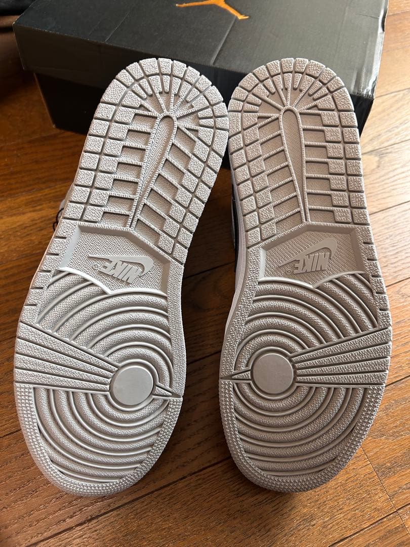 新品未使用　ナイキ エアジョーダン1 ミッドライトスモークグレー　26 UK7