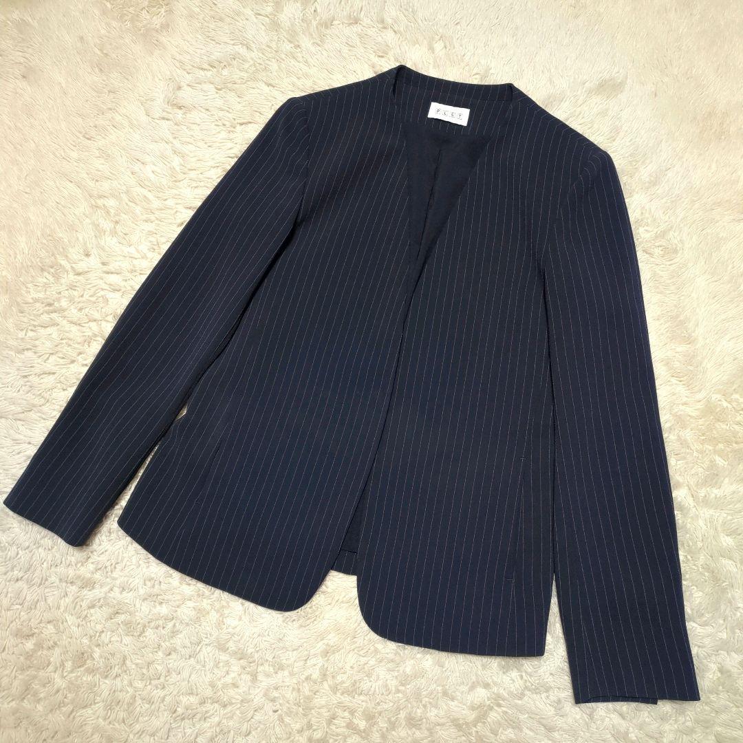 美品！PLST　ノーカラーパンツスーツセットアップ　M　2024年モデル　紺
