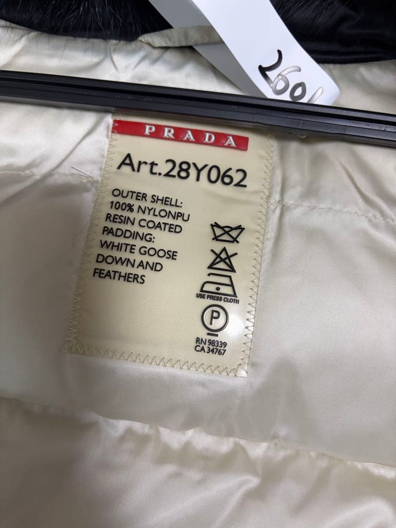 美品！プラダ　PRADA ダウンジャケットフォックスファー　ロング　38 黒