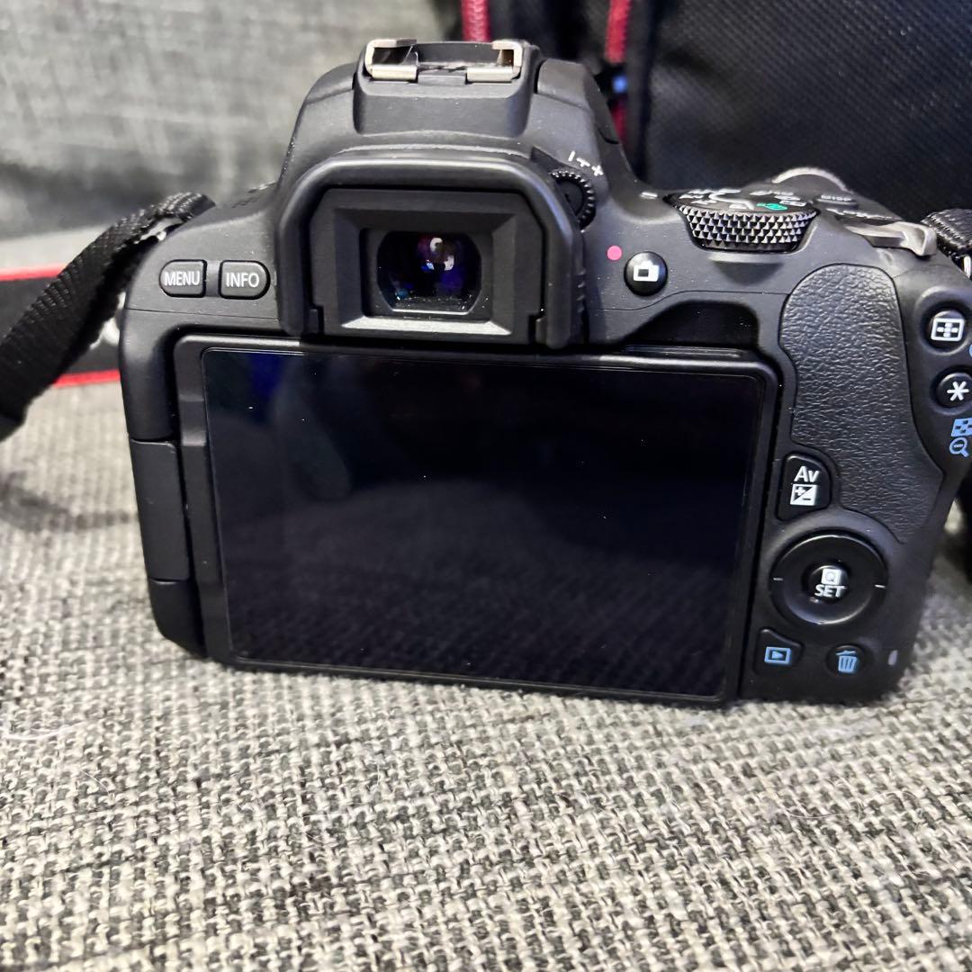 Canon EOS Kiss X9 デジタル一眼レフカメラ