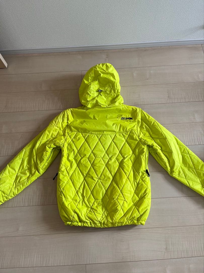 【VOLCOM 】スノーボードウェア　ネオンイエロー