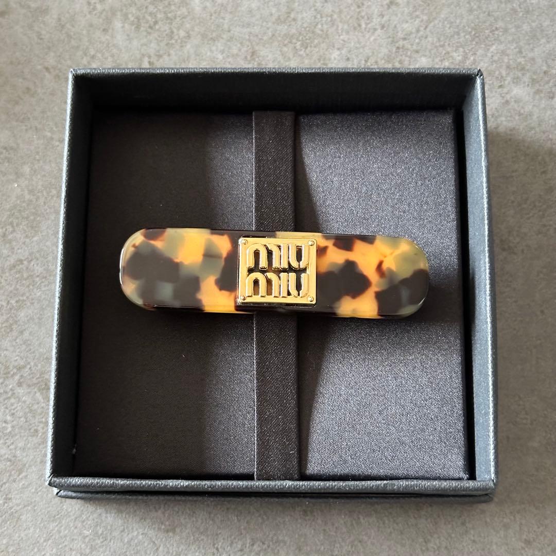 miumiu べっ甲柄 バレッタ