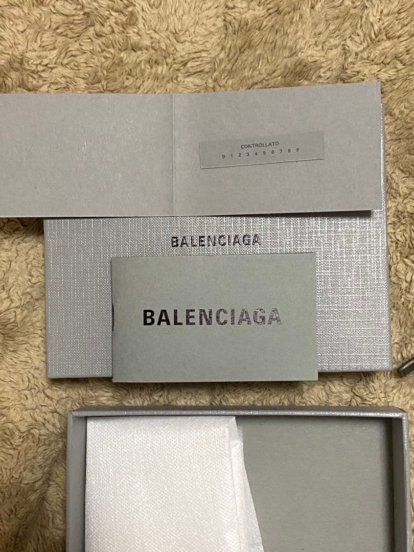 Y*u様 BALENCIAGA バレンシアガ カードケース640535 カーキ