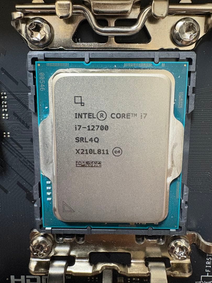 Intel Core i7-12700 プロセッサー