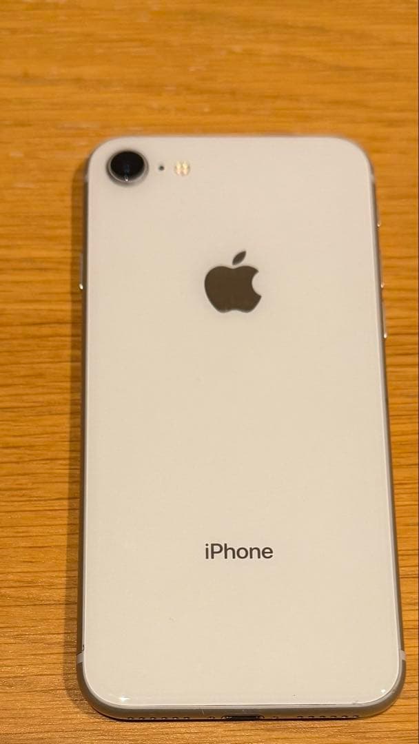 Apple iPhone 8 シルバー 画面ひびあり