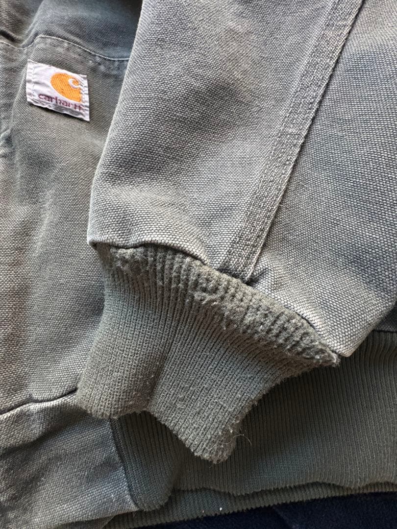 zaiken ページ Carhartt アクティブジャケット　モスグリーン