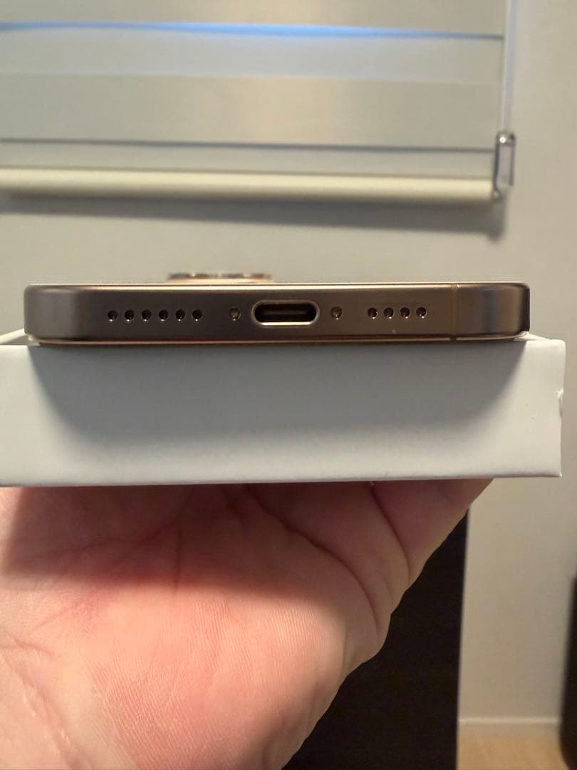 SIMフリーiPhone16ProMax 256GB バッテリー100%【美品】