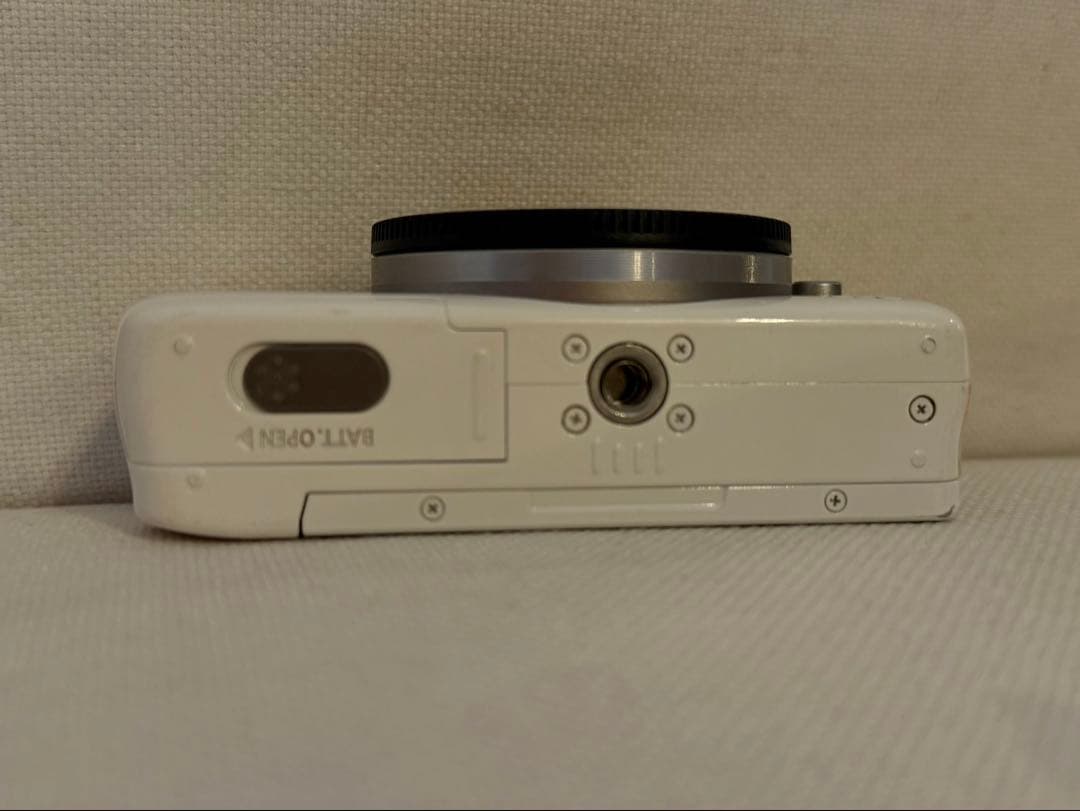 断捨離大幅値下げ‼️ Canon EOS M10 ホワイト ミラーレスカメラ