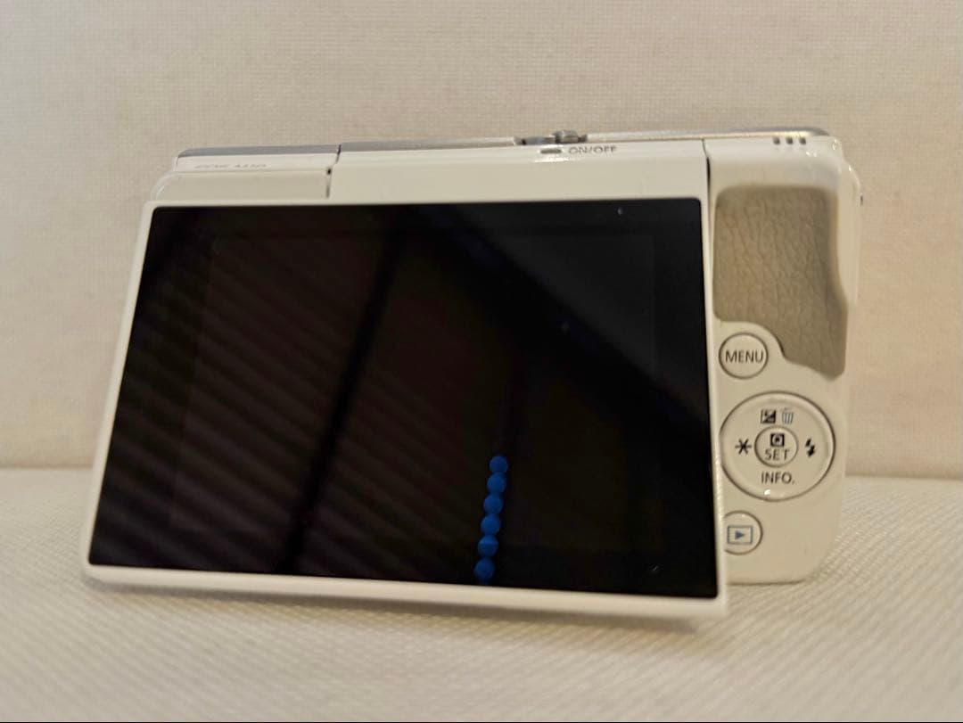 断捨離大幅値下げ‼️ Canon EOS M10 ホワイト ミラーレスカメラ