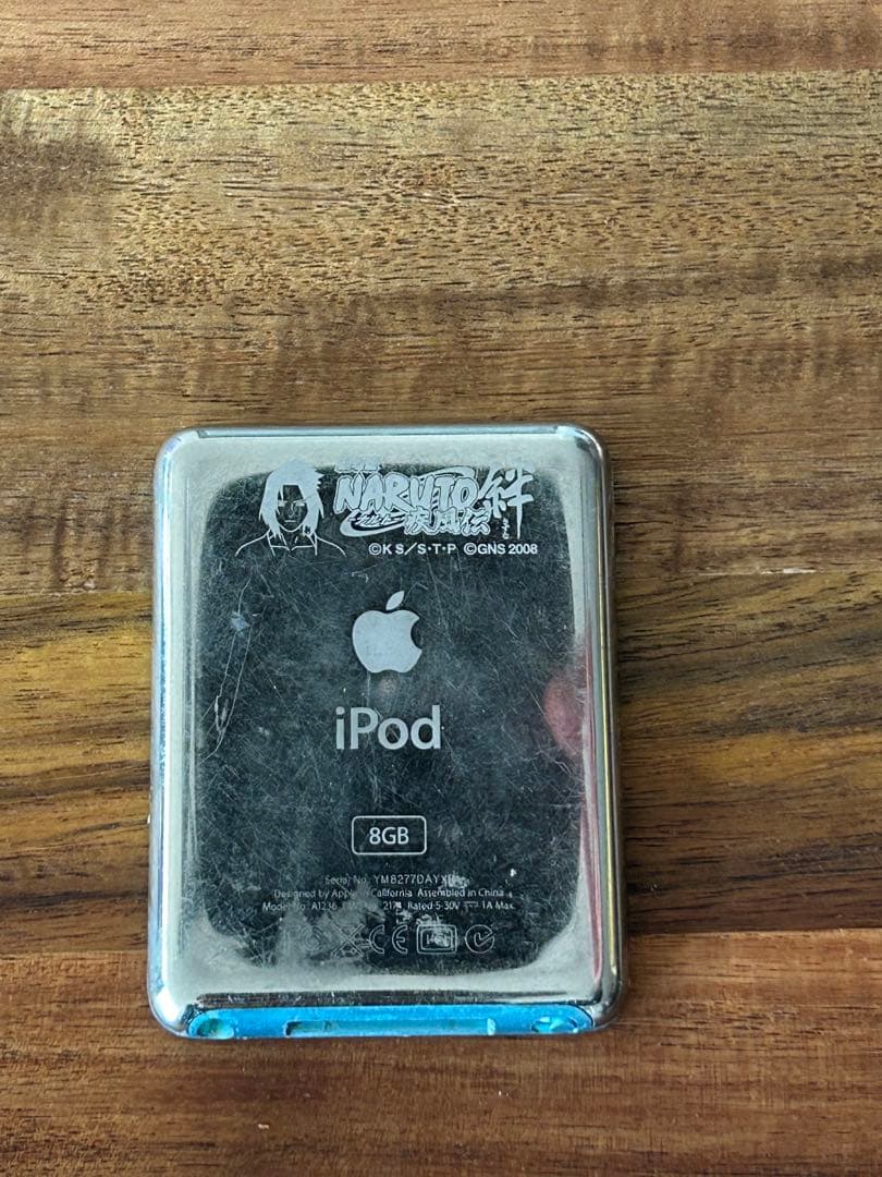 iPod × NARUTOコラボ 3台限定 うちはサスケ