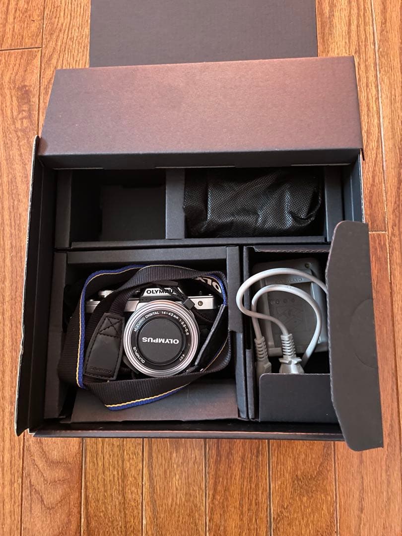 Olympus OM-D E-M10 ミラーレス一眼 カメラ