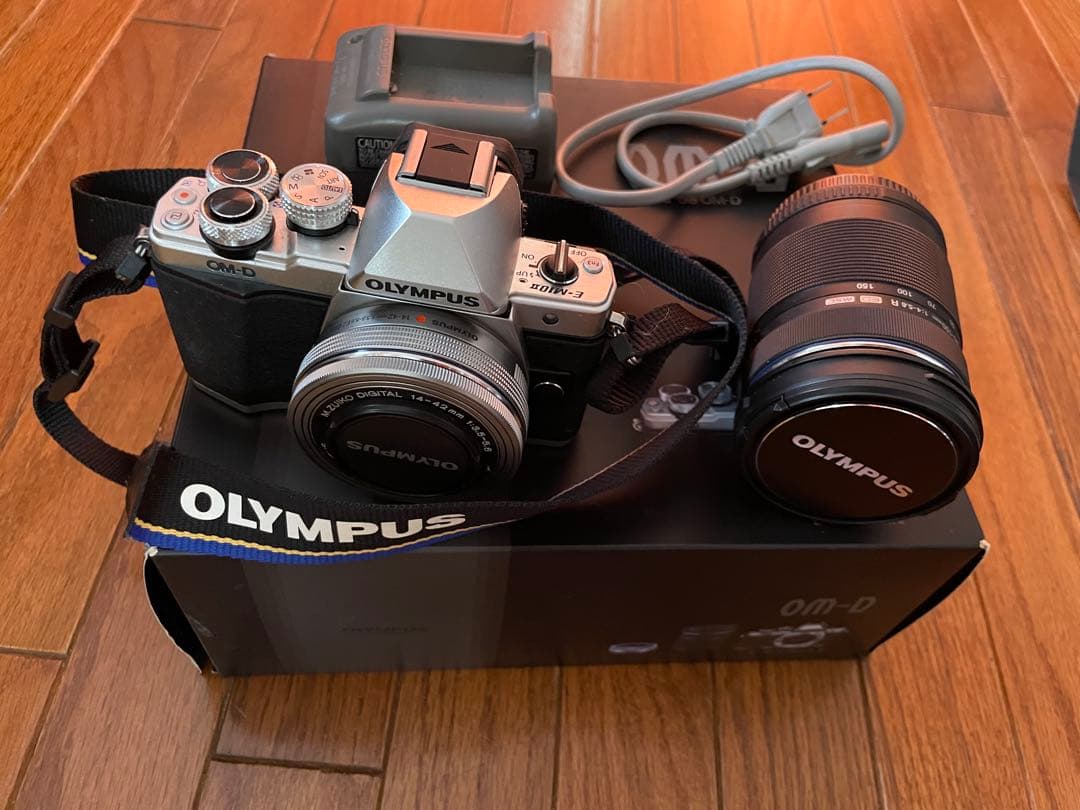 Olympus OM-D E-M10 ミラーレス一眼 カメラ