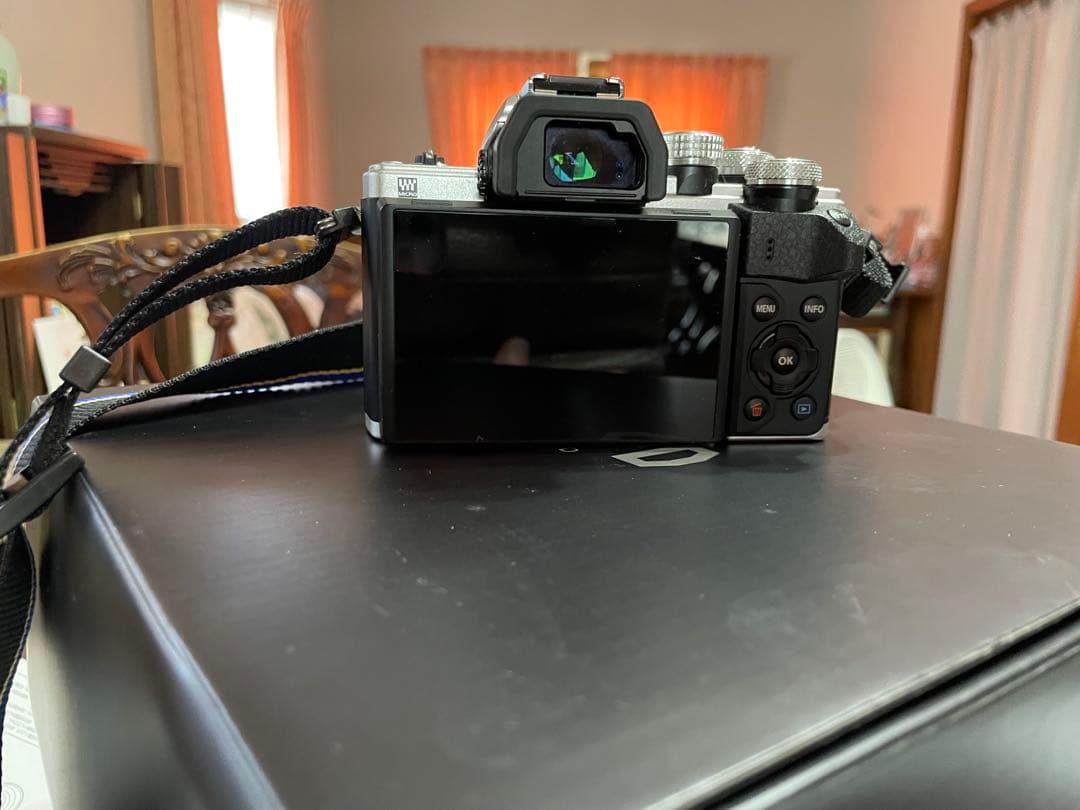 Olympus OM-D E-M10 ミラーレス一眼 カメラ