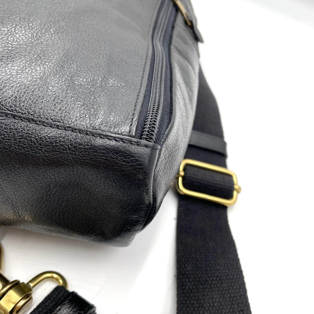 【極美品】イルビゾンテ　ボディバッグ　ロゴ型押し　ゴールド金具　レザー　黒