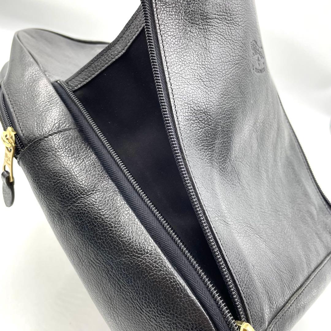 【極美品】イルビゾンテ　ボディバッグ　ロゴ型押し　ゴールド金具　レザー　黒