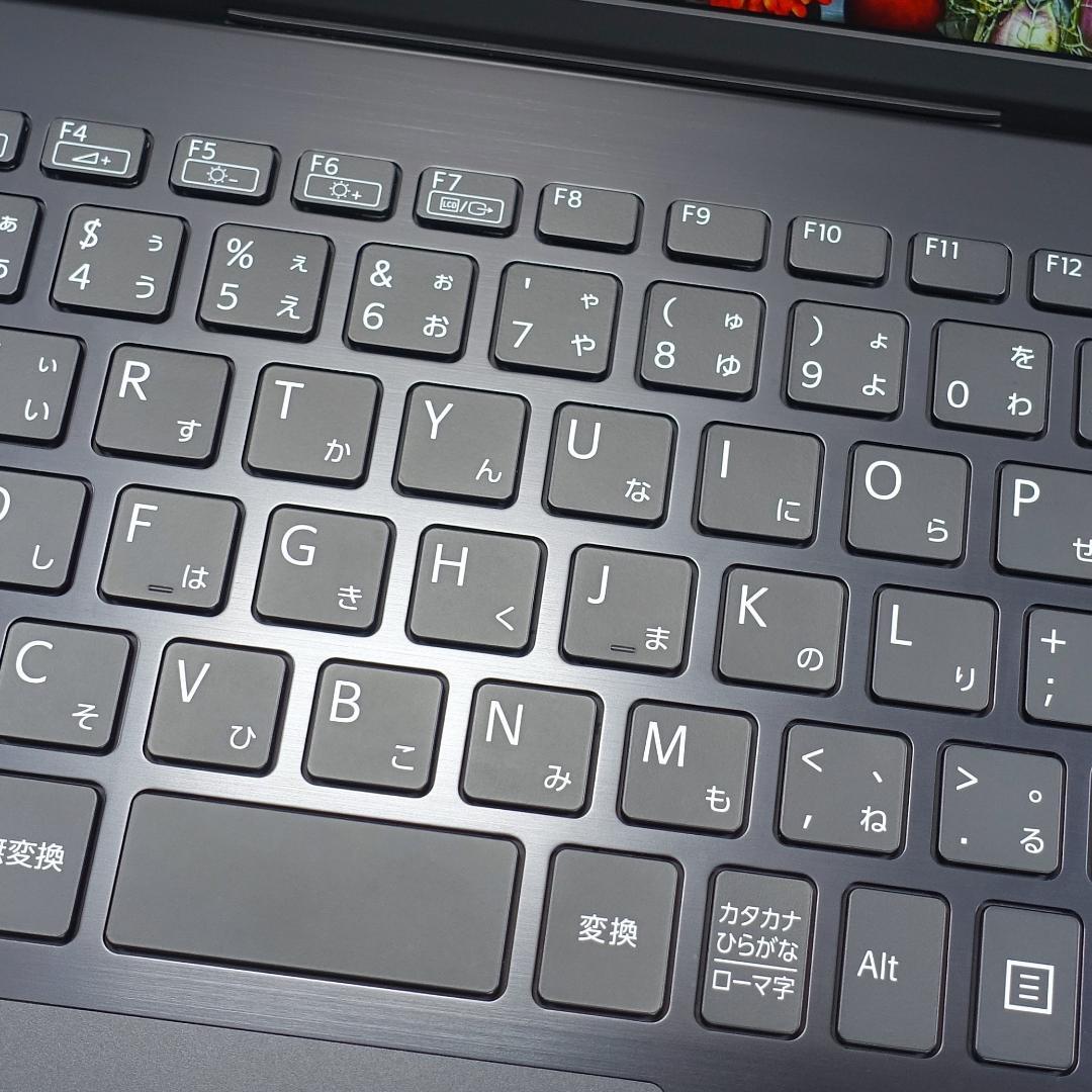 高年式の小型軽量モバイル✨第１０世代コアｉ５に超高速ＳＳＤ＆１６Ｇメモリ✨日本製