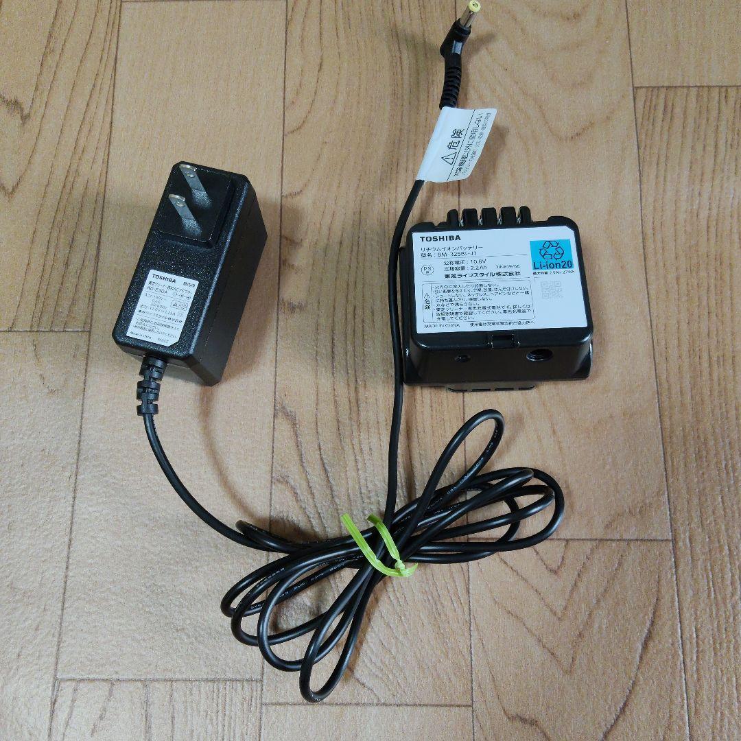 超軽量1.0kg/美品・完品/東芝 VC-CLW33/コードレスクリーナー白