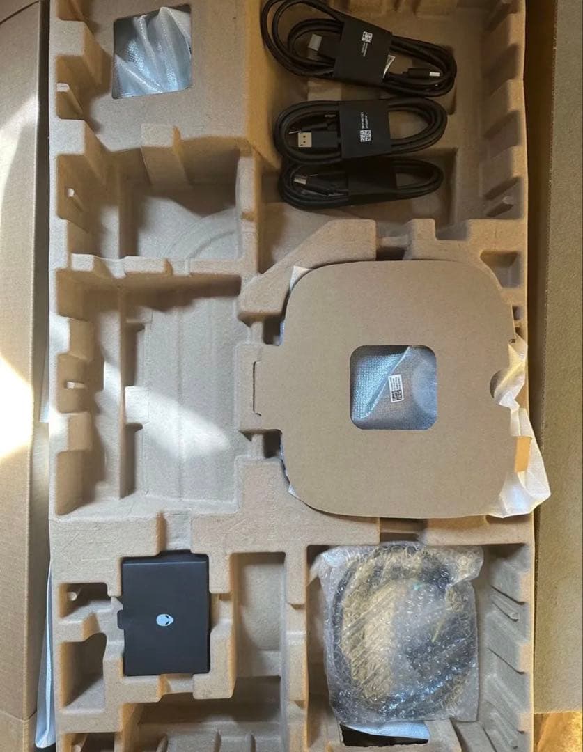 Dell AW2725Q 26.7インチ ゲーミングモニター