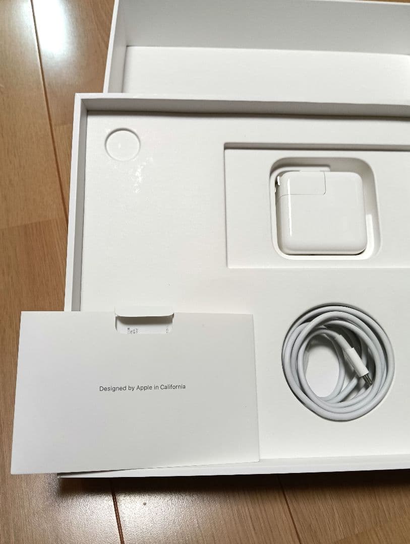 【送料無料】Apple MacBook Air M1 箱、充電ケーブル付