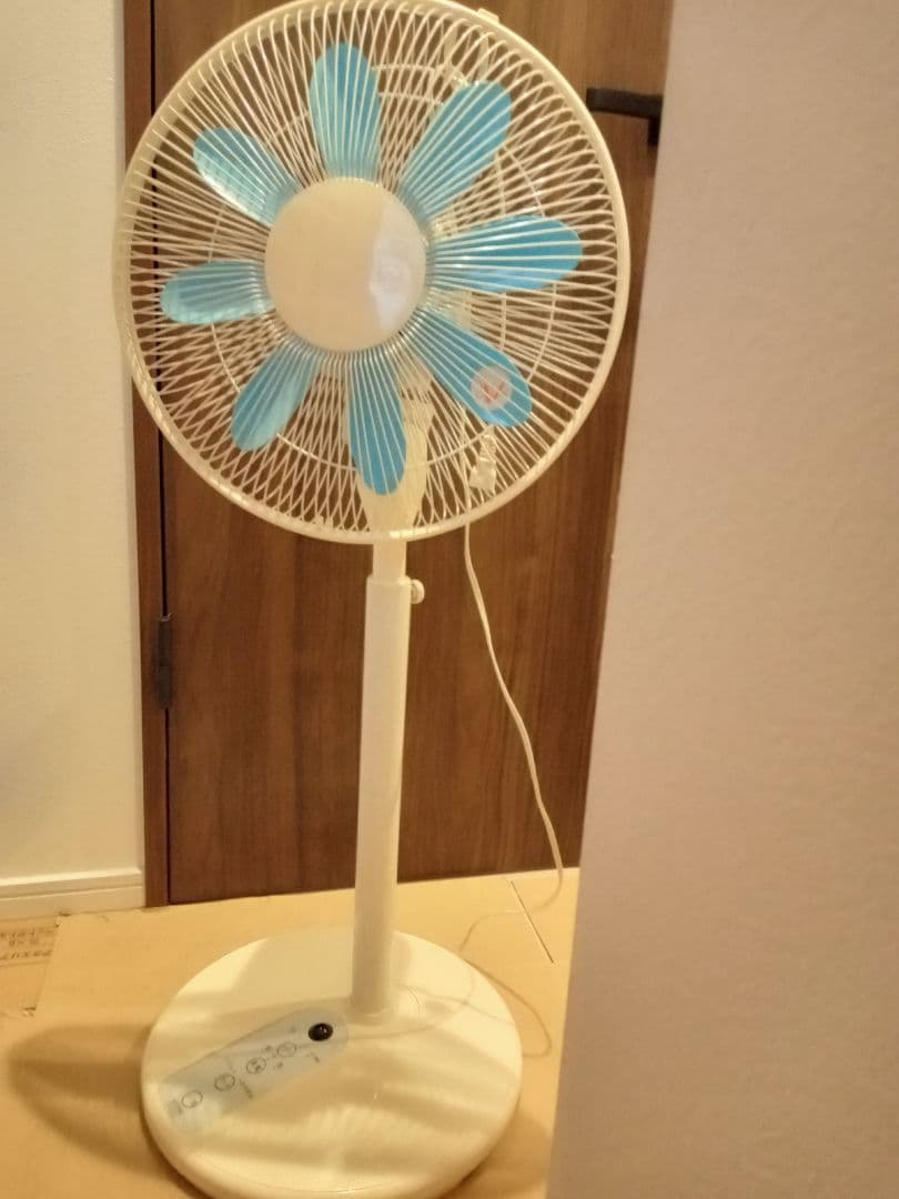 家庭用扇風機 ブルー８枚羽 デザイン 100V 43W