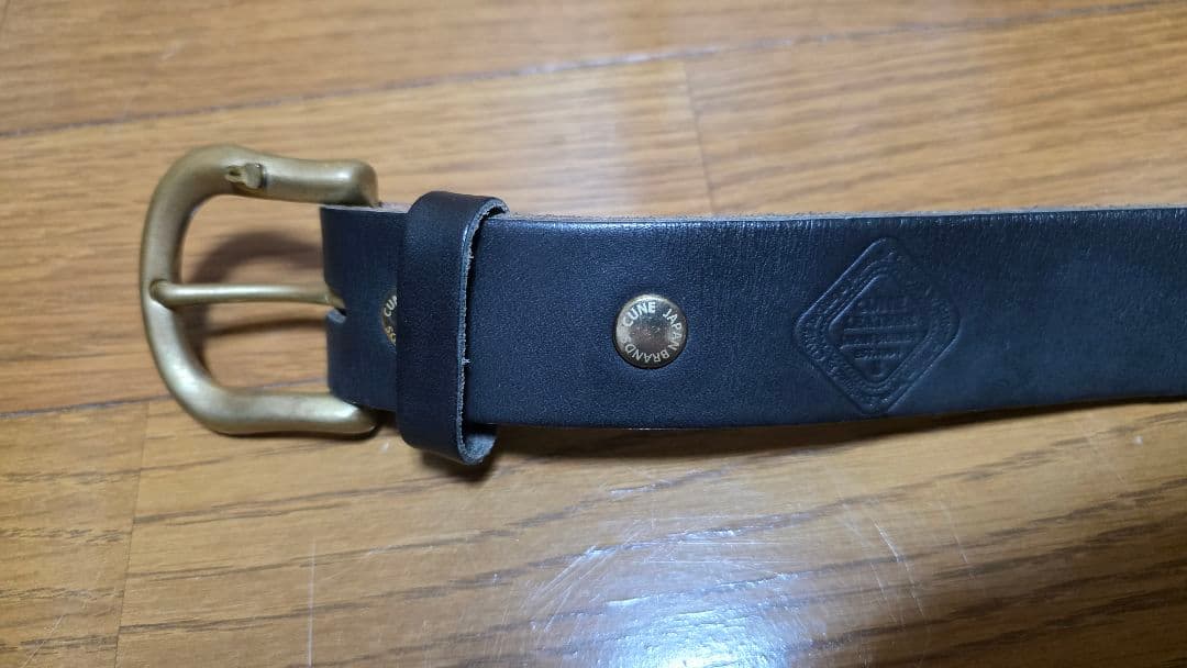 激レア CUNE レザー 黒ベルト 金属バックル