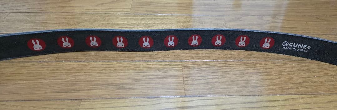 激レア CUNE レザー 黒ベルト 金属バックル