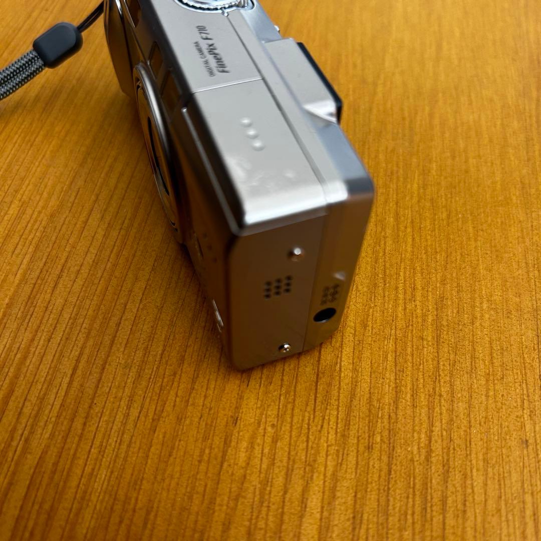Fujifilm F710 コンパクトデジタルカメラ