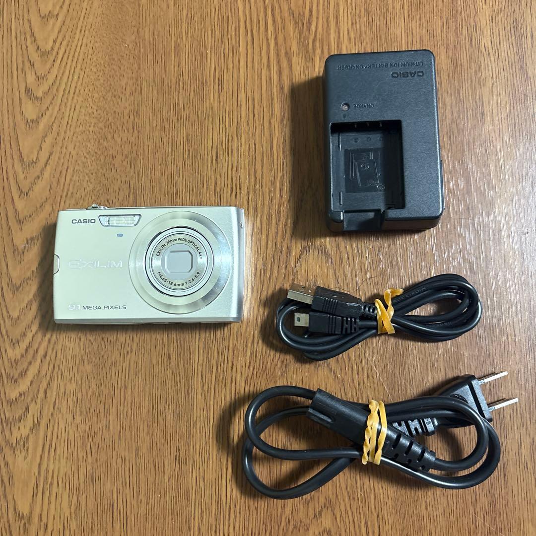 CASIO EX-Z250 コンパクトデジタルカメラ　デジカメ
