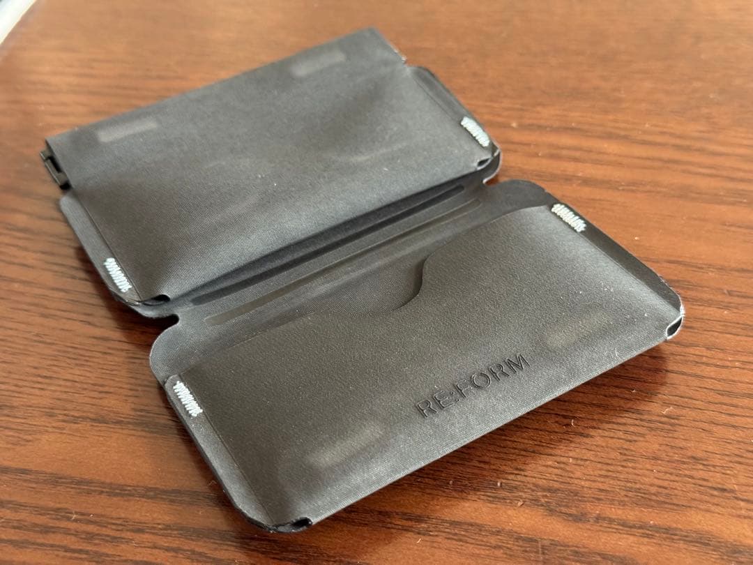 RE-FORM ブラック ケース