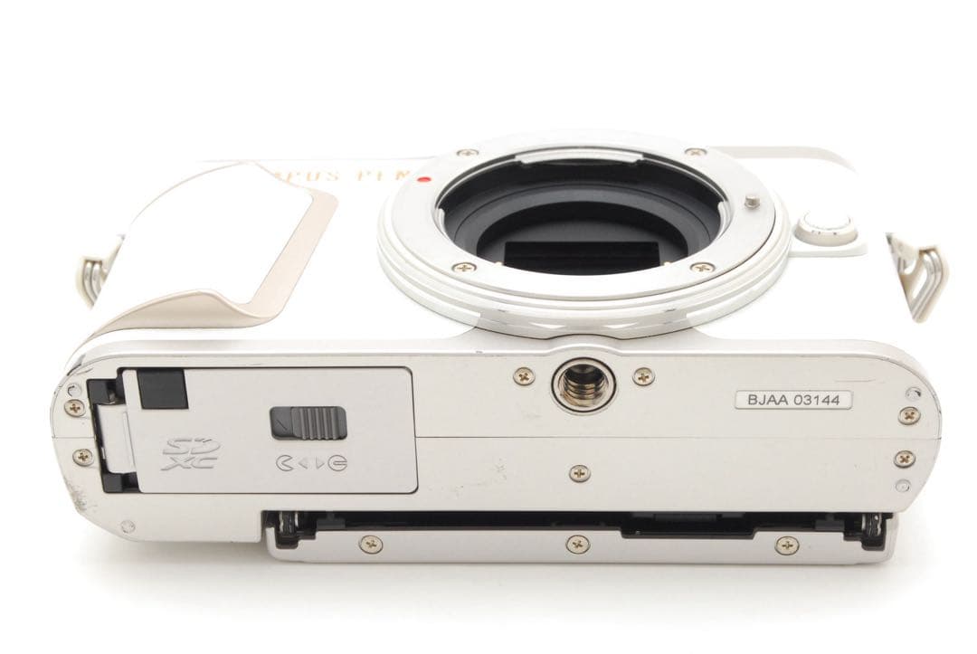 ✨極美品✨オリンパス E-PL10 ボディ❤️ショット数わずか3,601回！