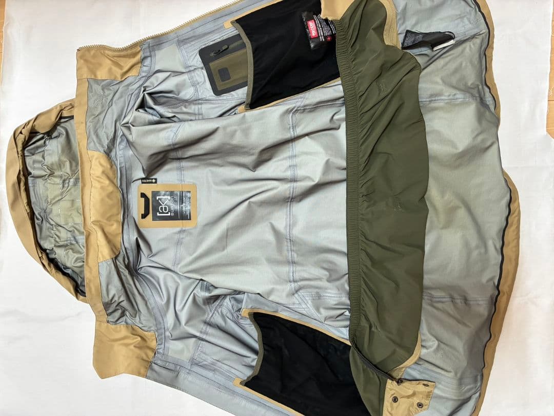 【BURTON [ak]・クリーニング済み】スノーボードウェア ジャケット S