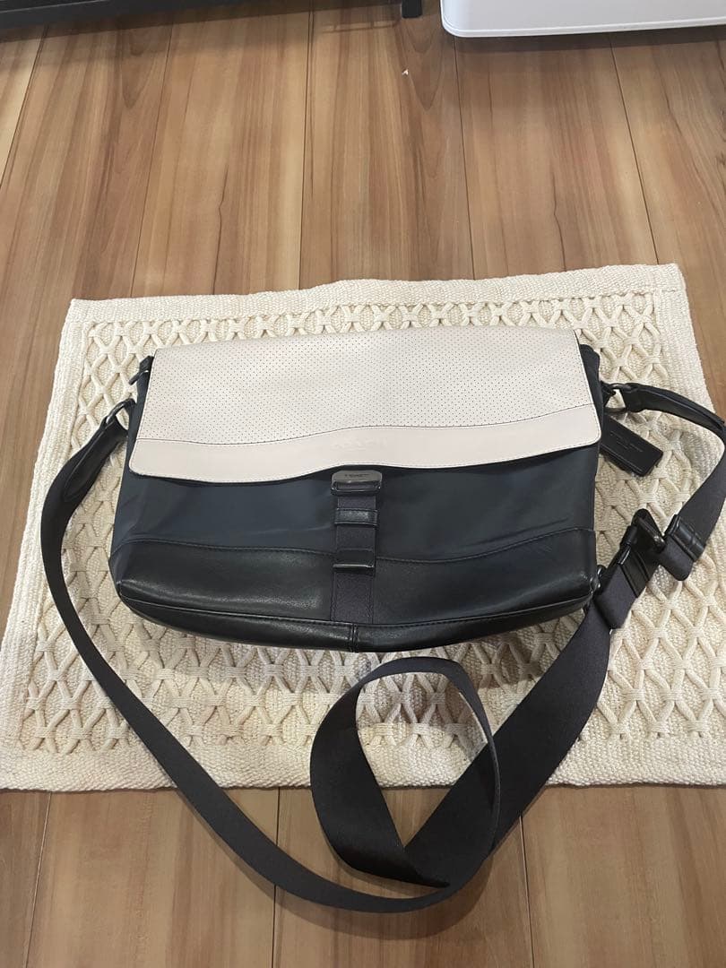 COACH メッセンジャーバッグ ブラック/ホワイト