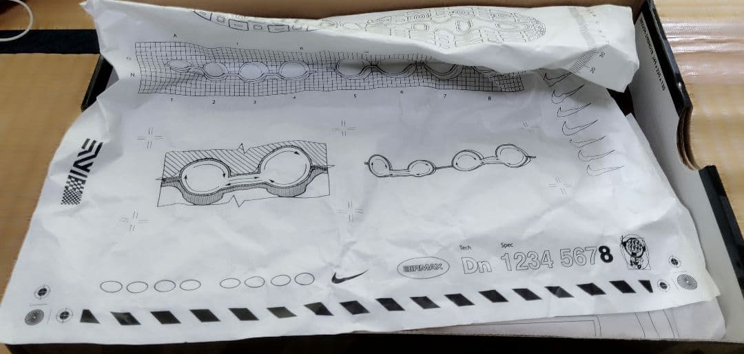 藤*原様 NIKE　エアマックス　DN8 US11 レッド