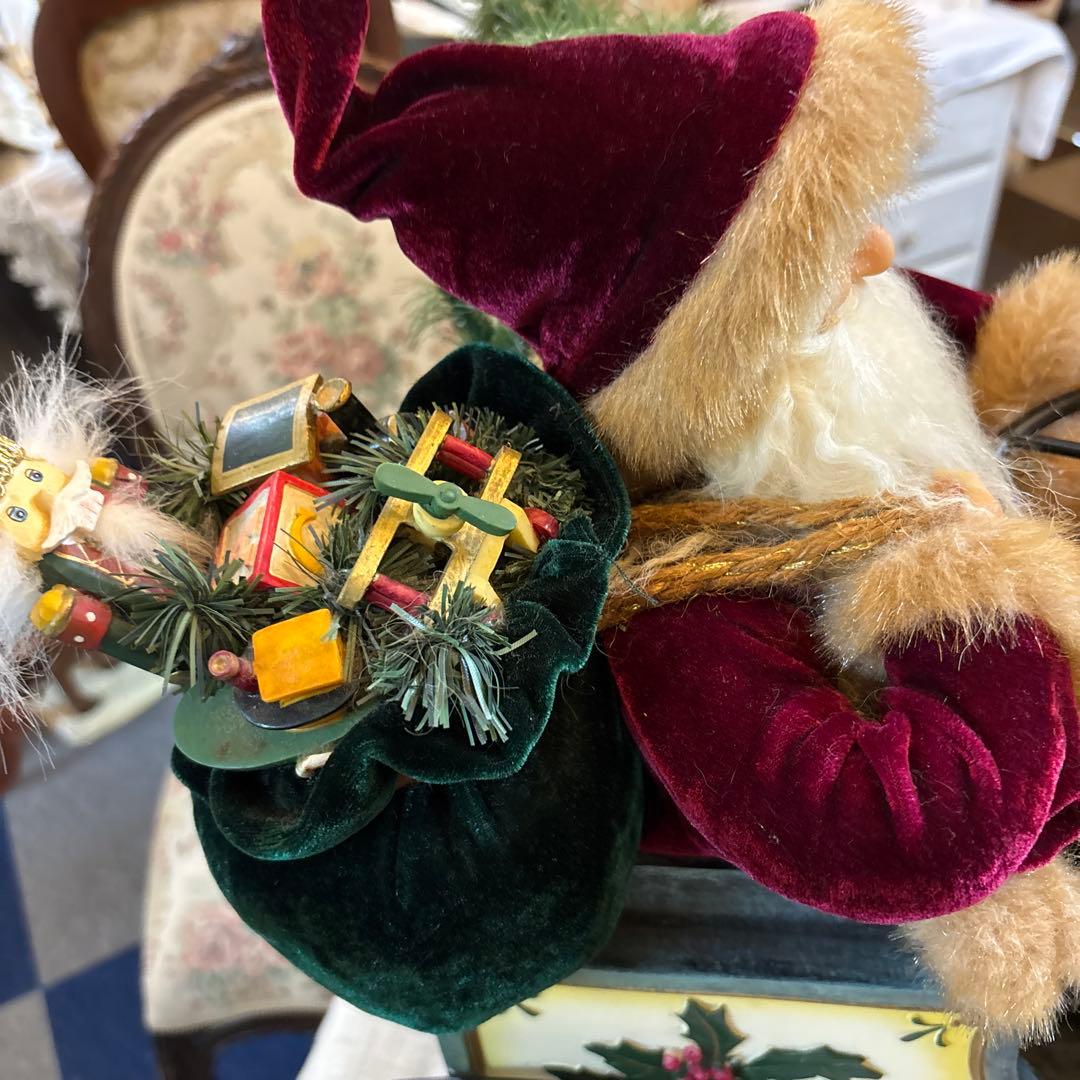 自動車に乗ったサンタさん