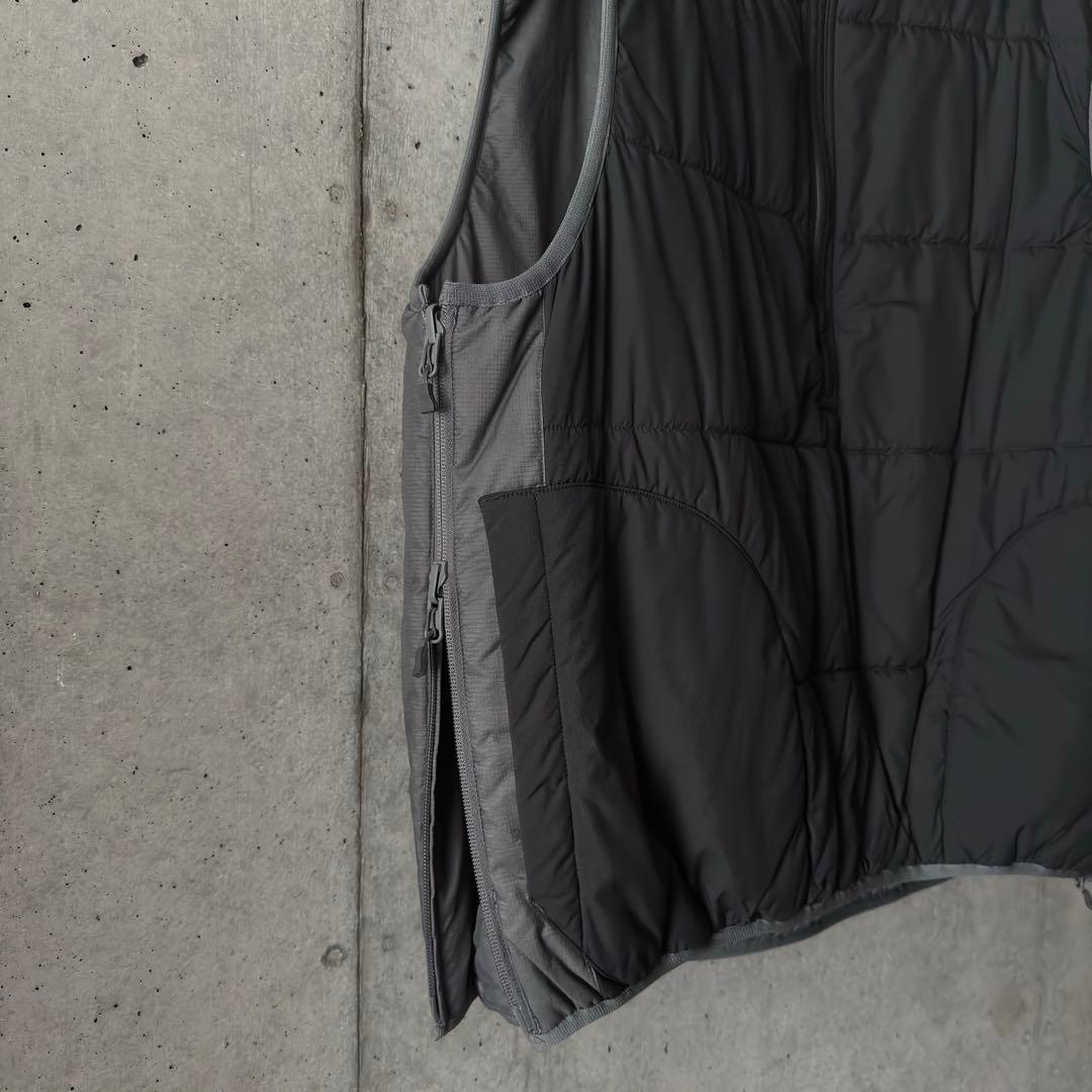 トップス DAIWA PIER39 / REVERSIBLE P/O PUFF VEST