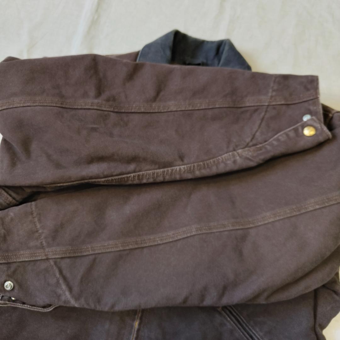 カーハート デトロイトジャケット ダークブラウン J97 DKB 企業ロゴ 刺繍