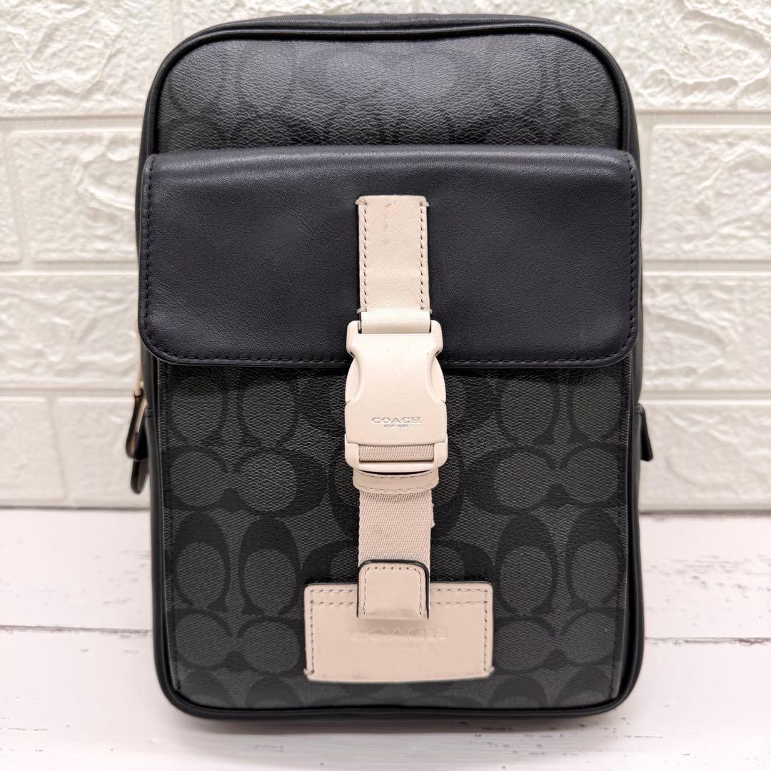 極美品✨　コーチ　ボデイバッグ　シグネチャー　レザー　トラック