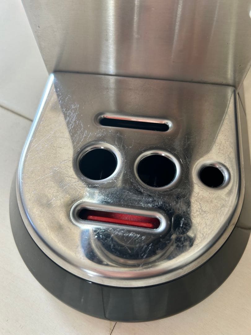 デロンギエスプレッソ・カプチーノメーカー　デディカ　メタルシルバー　EC680M