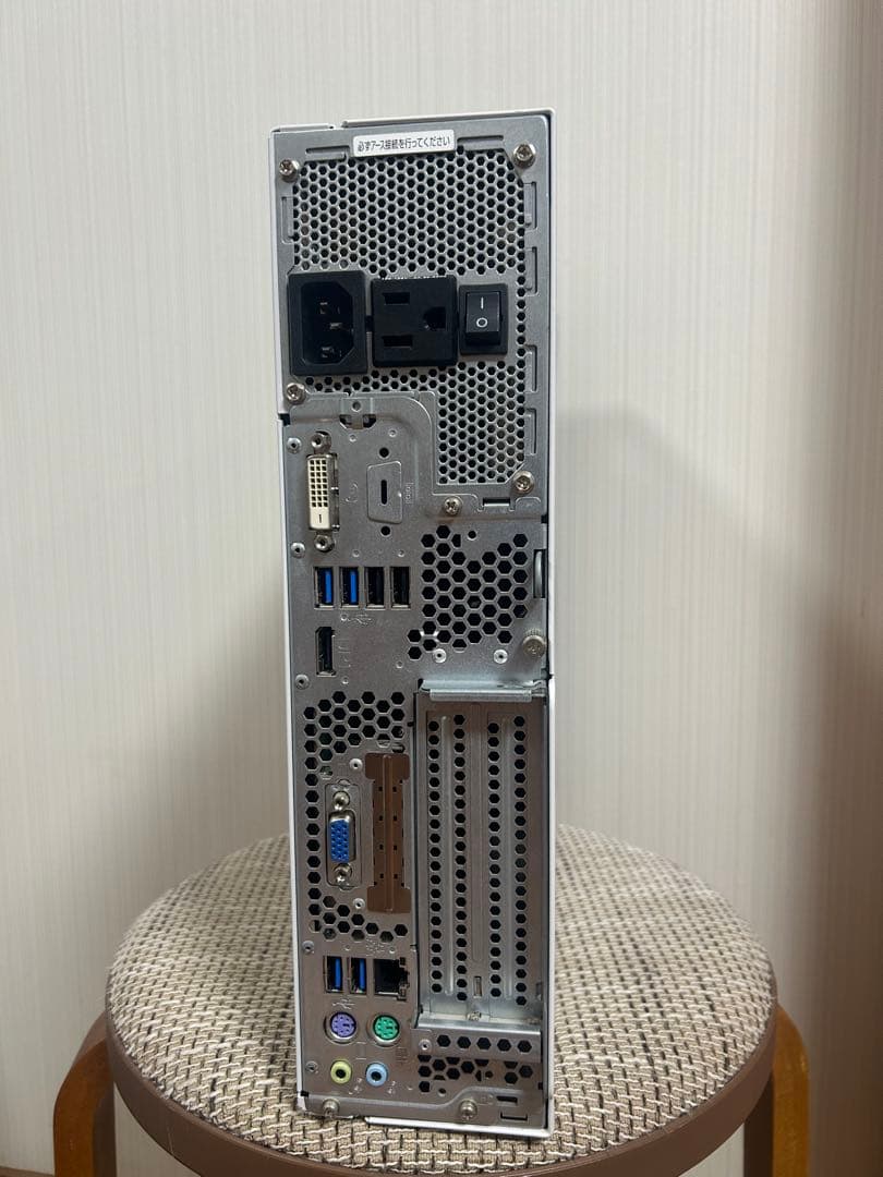 富士通　ESPRIMO D588/TX i3-8100　8GB