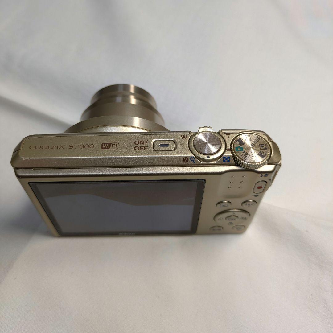 とうこ　本体のみ ニコン COOLPIX S7000　　角傷あり