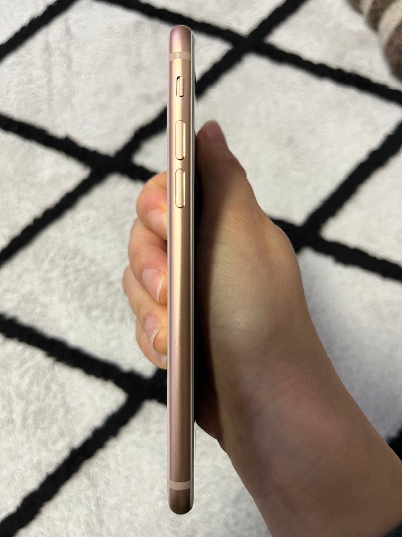 海外版 SIMフリー iPhone 8 64GB シャッター音無し