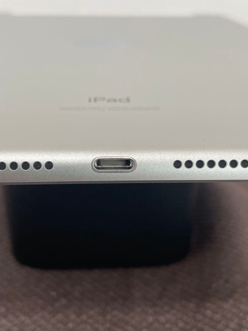 (本体のみ)iPad第8世代 32GB SIMフリー シルバー