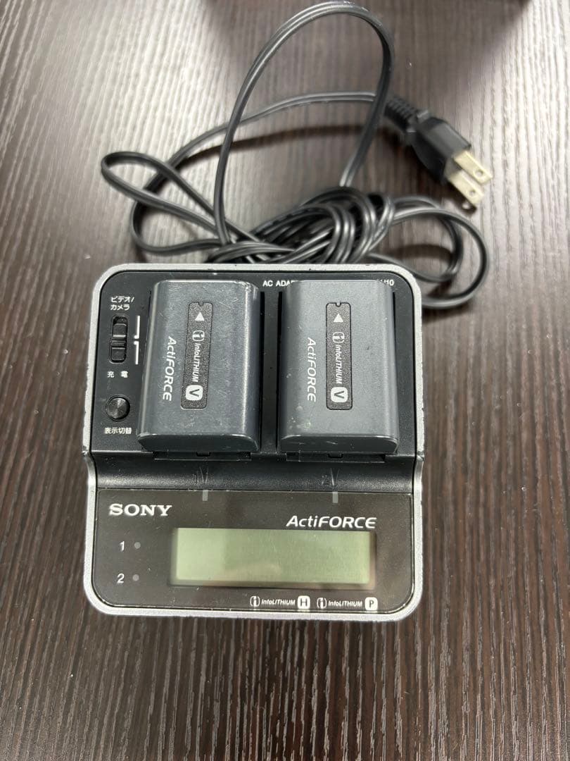 SONY ビデオカメラ　FDR-AX700 １回使用のみ