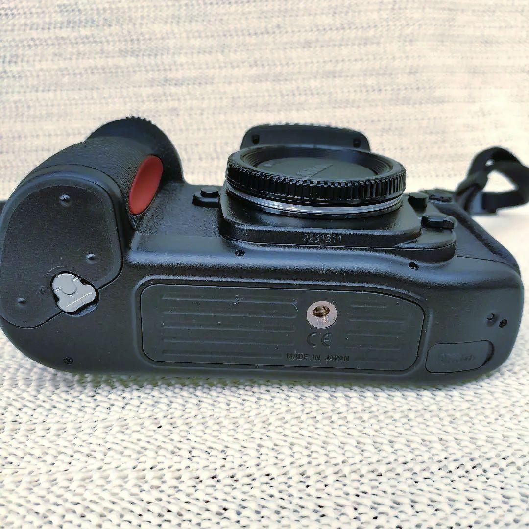 ✨通電OK✨Nikon F100 フィルムカメラ（付属品付き）